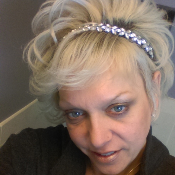 Meet your Posher, Tena - Picture 2 of 4